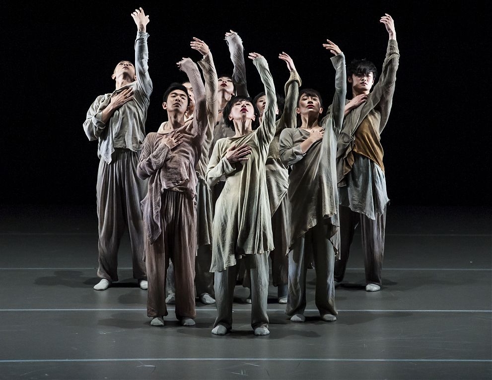 Спектакль-променад и оркестр громкоговорителей 